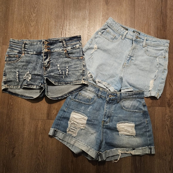 Bundle of Denim Jeans and Shorts + T-Shirt - Picture 6 of 9
